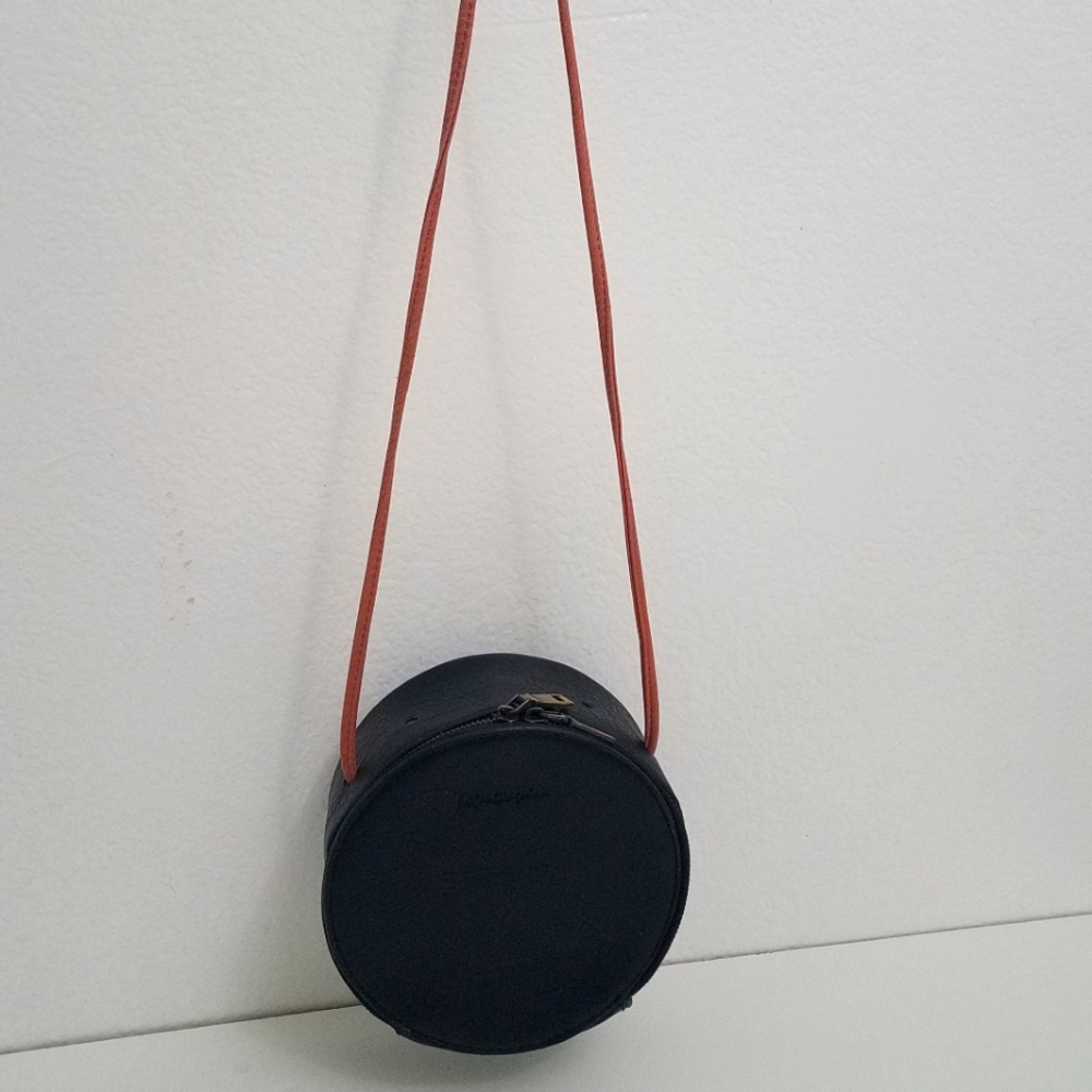 SALE! $10 Round Black Crossbody Bag - Picture 1 of 10